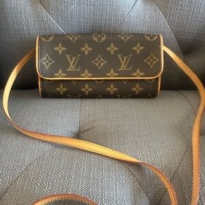 Authentic LOUIS VUITTON Pochette Twin PM